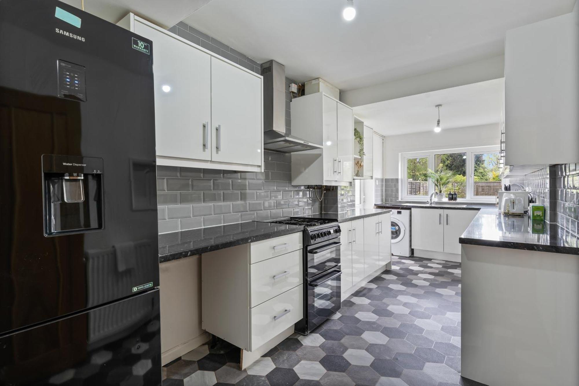 South Lux Spacious 3bedroom House, Sleeps 8 6beds, - Driveway Fits 2 Vans - Free Parking & Netflix- Nr A45 & Motorway Links Location - Perfect For Nec, Jlr, Birmingham, Solihull, Airport, Warwickshire Etc! *