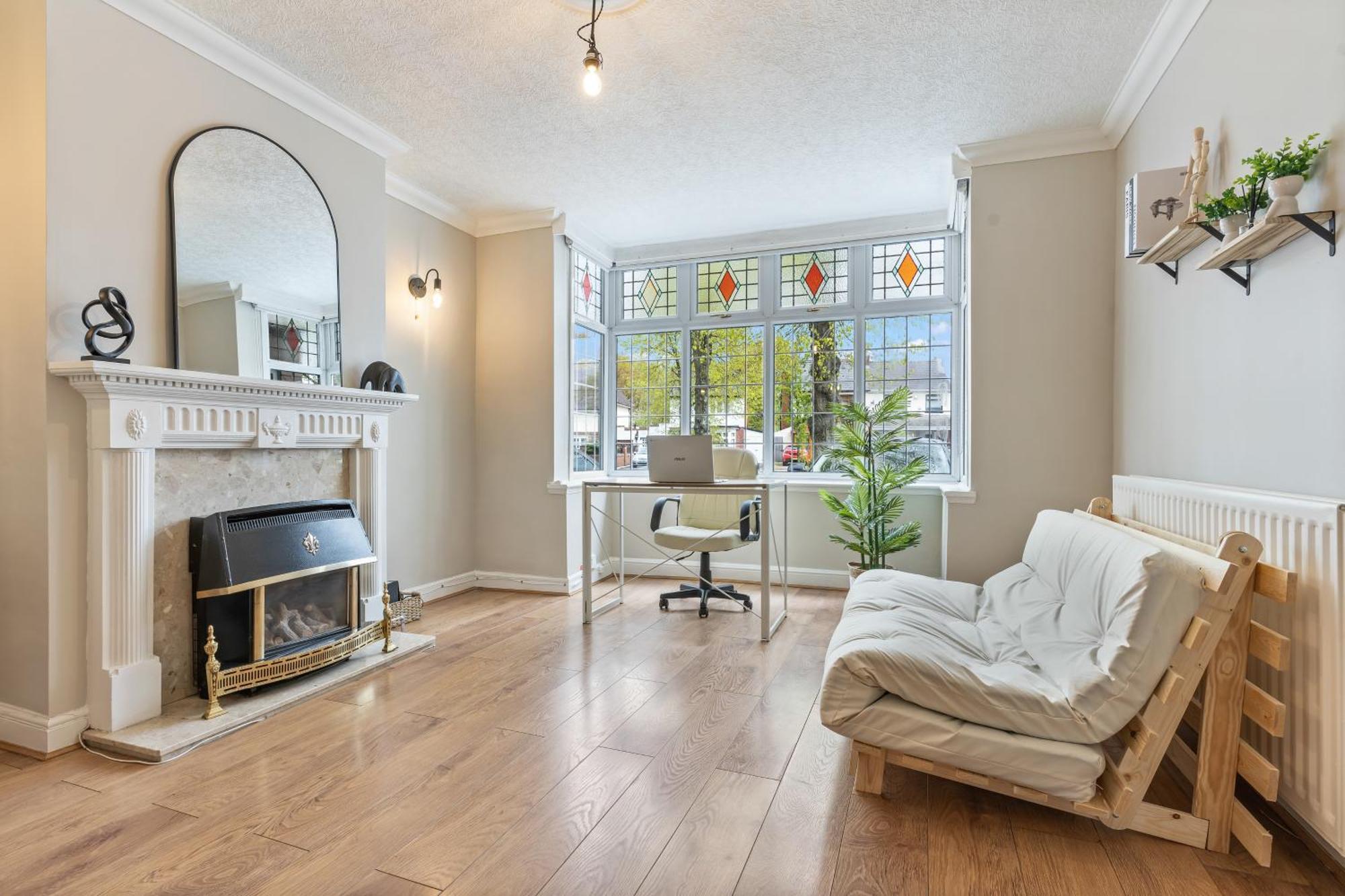 South Lux Spacious 3bedroom House, Sleeps 8 6beds, - Driveway Fits 2 Vans - Free Parking & Netflix- Nr A45 & Motorway Links Location - Perfect For Nec, Jlr, Birmingham, Solihull, Airport, Warwickshire Etc! Birmingham