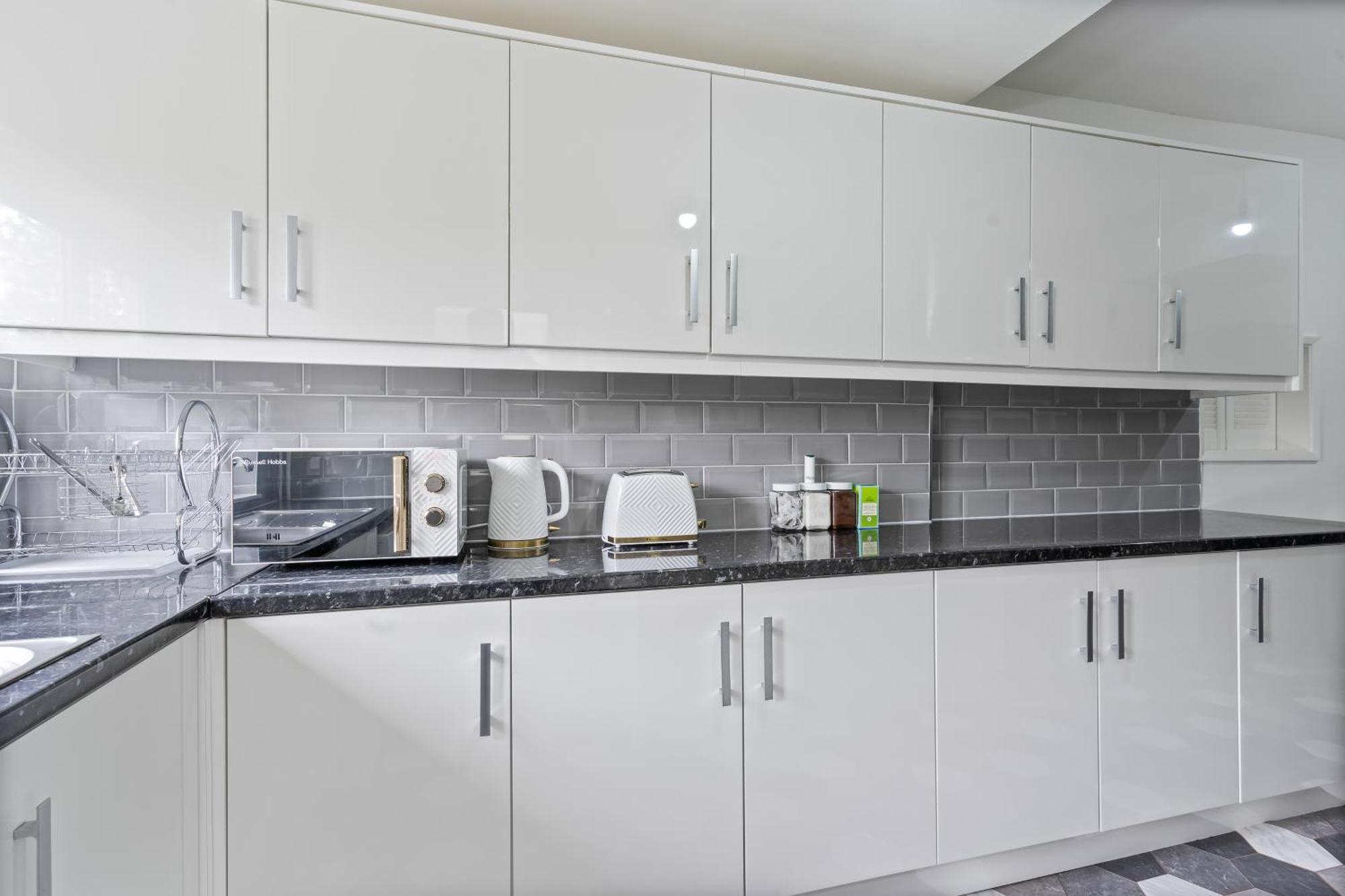 Holiday home South Lux Spacious 3bedroom House, Sleeps 8 6beds, - Driveway Fits 2 Vans - Free Parking & Netflix- Nr A45 & Motorway Links Location - Perfect For Nec, Jlr, Birmingham, Solihull, Airport, Warwickshire Etc!