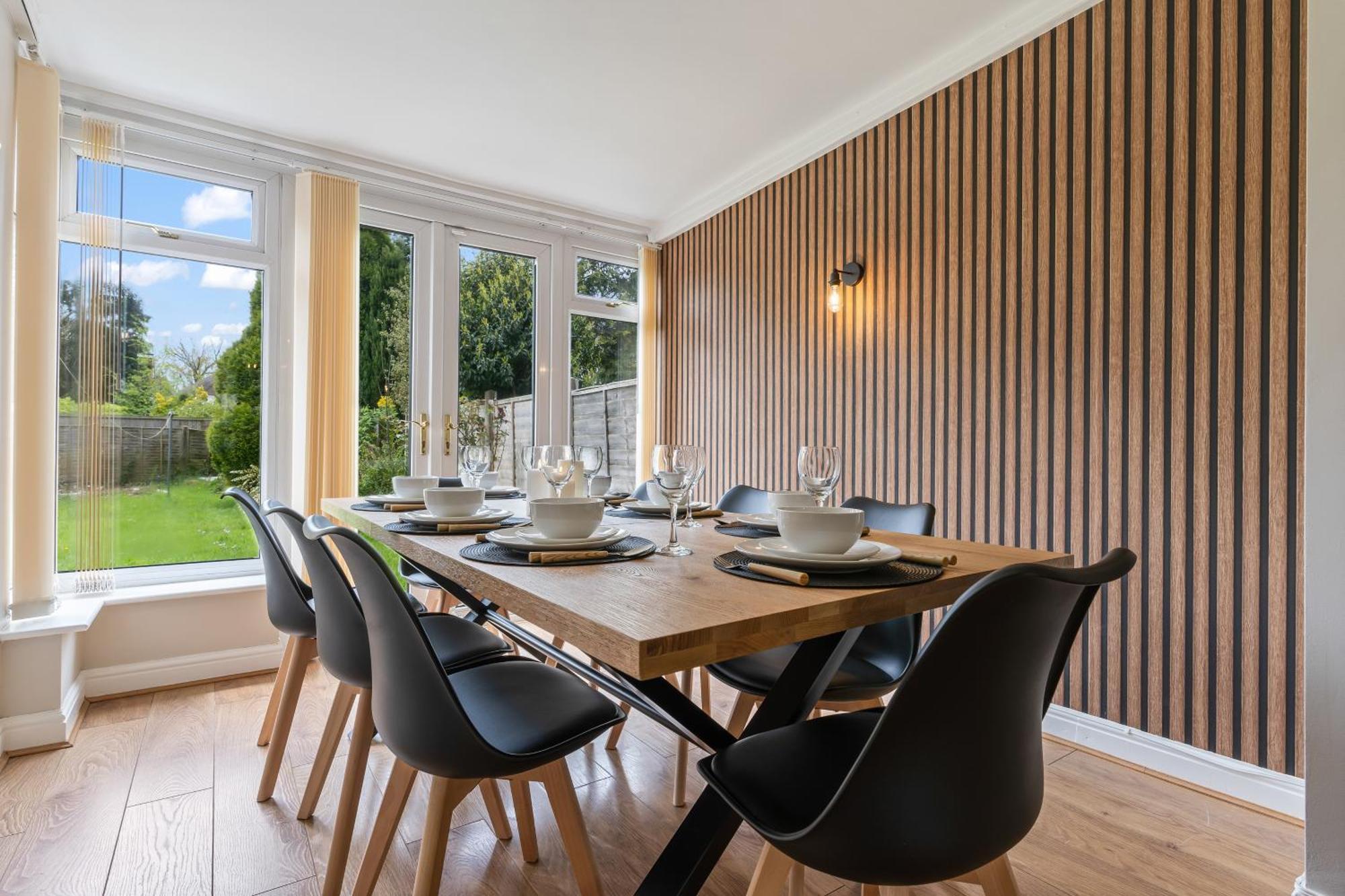 South Lux Spacious 3bedroom House, Sleeps 8 6beds, - Driveway Fits 2 Vans - Free Parking & Netflix- Nr A45 & Motorway Links Location - Perfect For Nec, Jlr, Birmingham, Solihull, Airport, Warwickshire Etc!