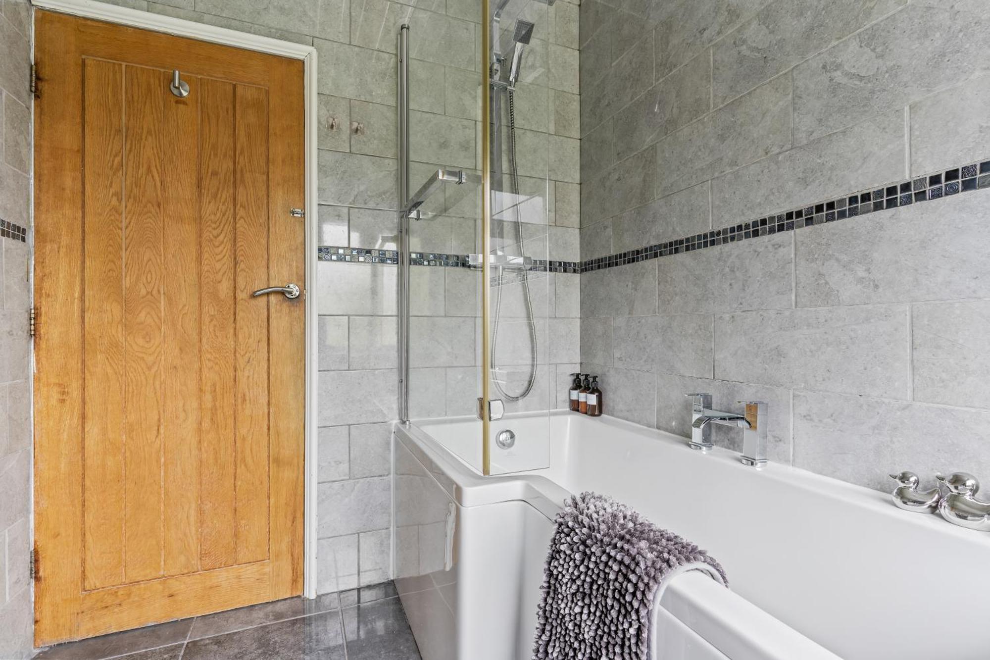 Holiday home South Lux Spacious 3bedroom House, Sleeps 8 6beds, - Driveway Fits 2 Vans - Free Parking & Netflix- Nr A45 & Motorway Links Location - Perfect For Nec, Jlr, Birmingham, Solihull, Airport, Warwickshire Etc! *