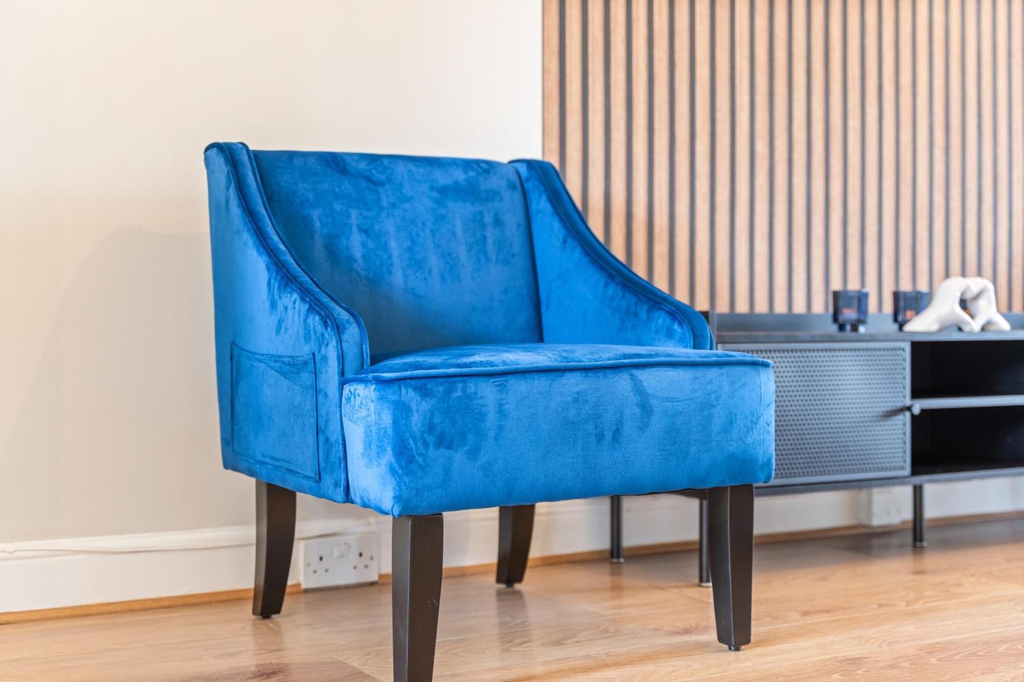 South Lux Spacious 3bedroom House, Sleeps 8 6beds, - Driveway Fits 2 Vans - Free Parking & Netflix- Nr A45 & Motorway Links Location - Perfect For Nec, Jlr, Birmingham, Solihull, Airport, Warwickshire Etc! *