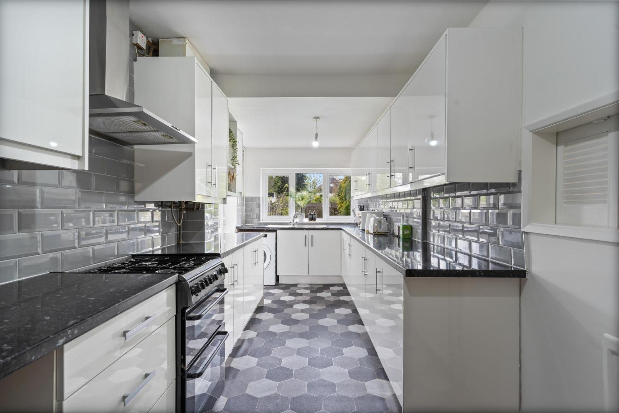 Holiday home South Lux Spacious 3bedroom House, Sleeps 8 6beds, - Driveway Fits 2 Vans - Free Parking & Netflix- Nr A45 & Motorway Links Location - Perfect For Nec, Jlr, Birmingham, Solihull, Airport, Warwickshire Etc! Birmingham