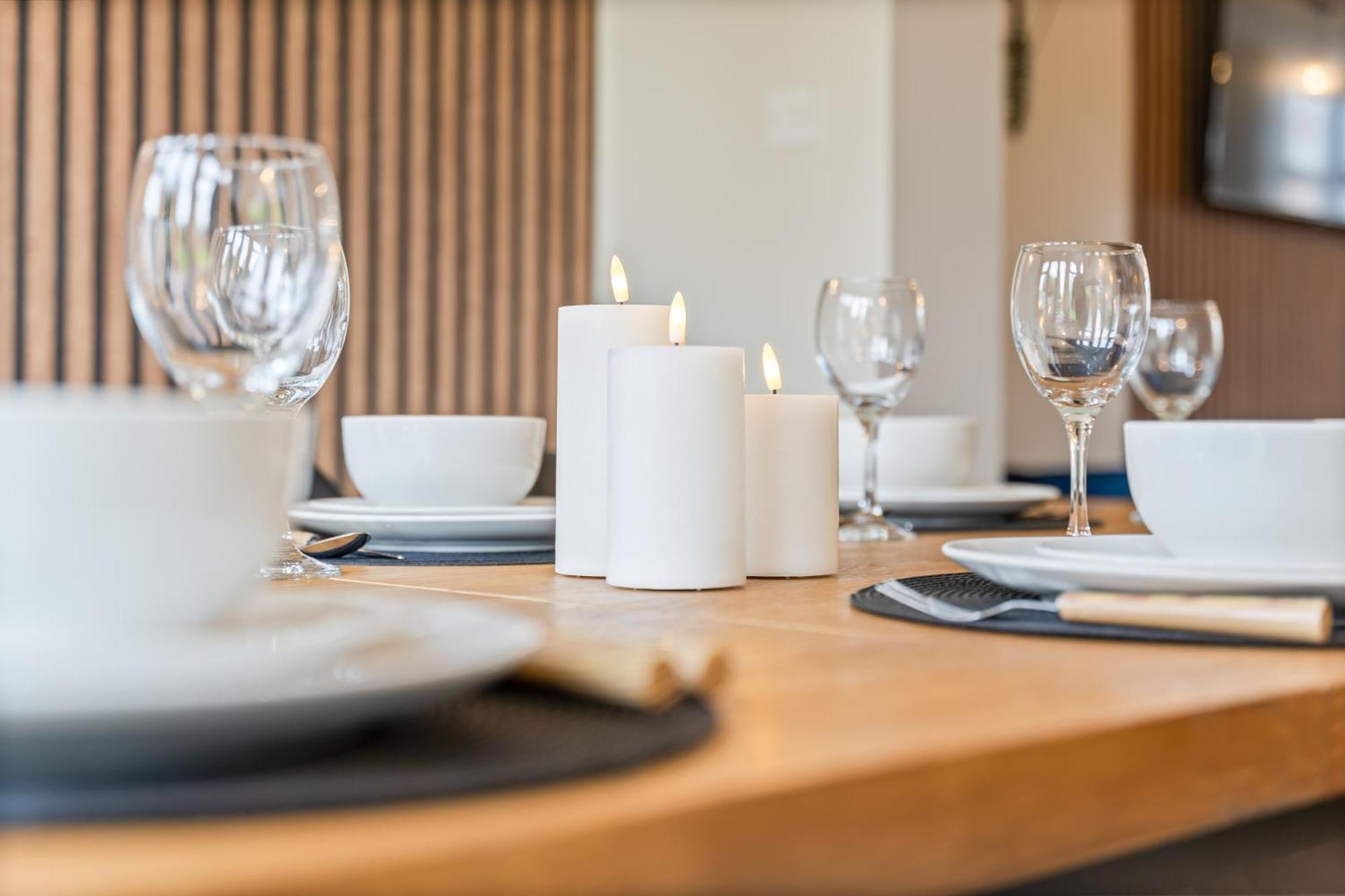 Holiday home South Lux Spacious 3bedroom House, Sleeps 8 6beds, - Driveway Fits 2 Vans - Free Parking & Netflix- Nr A45 & Motorway Links Location - Perfect For Nec, Jlr, Birmingham, Solihull, Airport, Warwickshire Etc! *