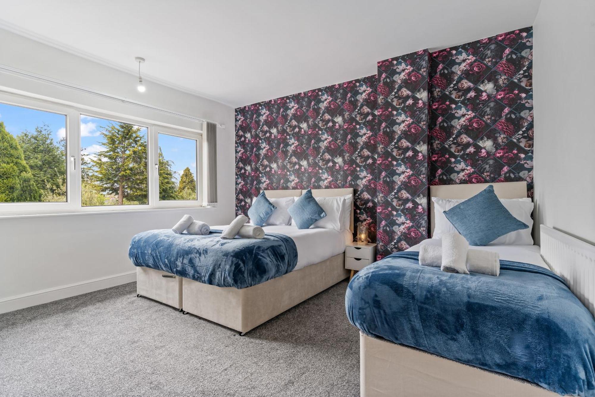 Holiday home South Lux Spacious 3bedroom House, Sleeps 8 6beds, - Driveway Fits 2 Vans - Free Parking & Netflix- Nr A45 & Motorway Links Location - Perfect For Nec, Jlr, Birmingham, Solihull, Airport, Warwickshire Etc! *